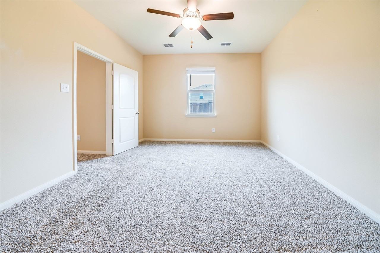 223 Garrett St - Photo 2 of 18