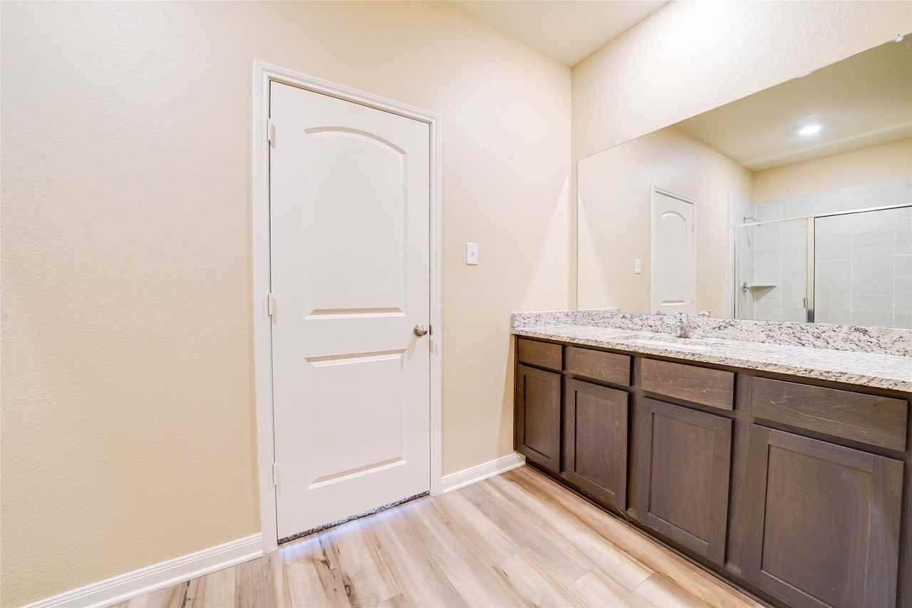 223 Garrett St - Photo 3 of 18