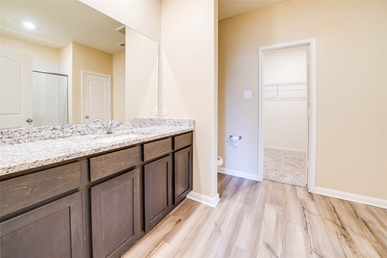 223 Garrett St - Photo 4 of 18