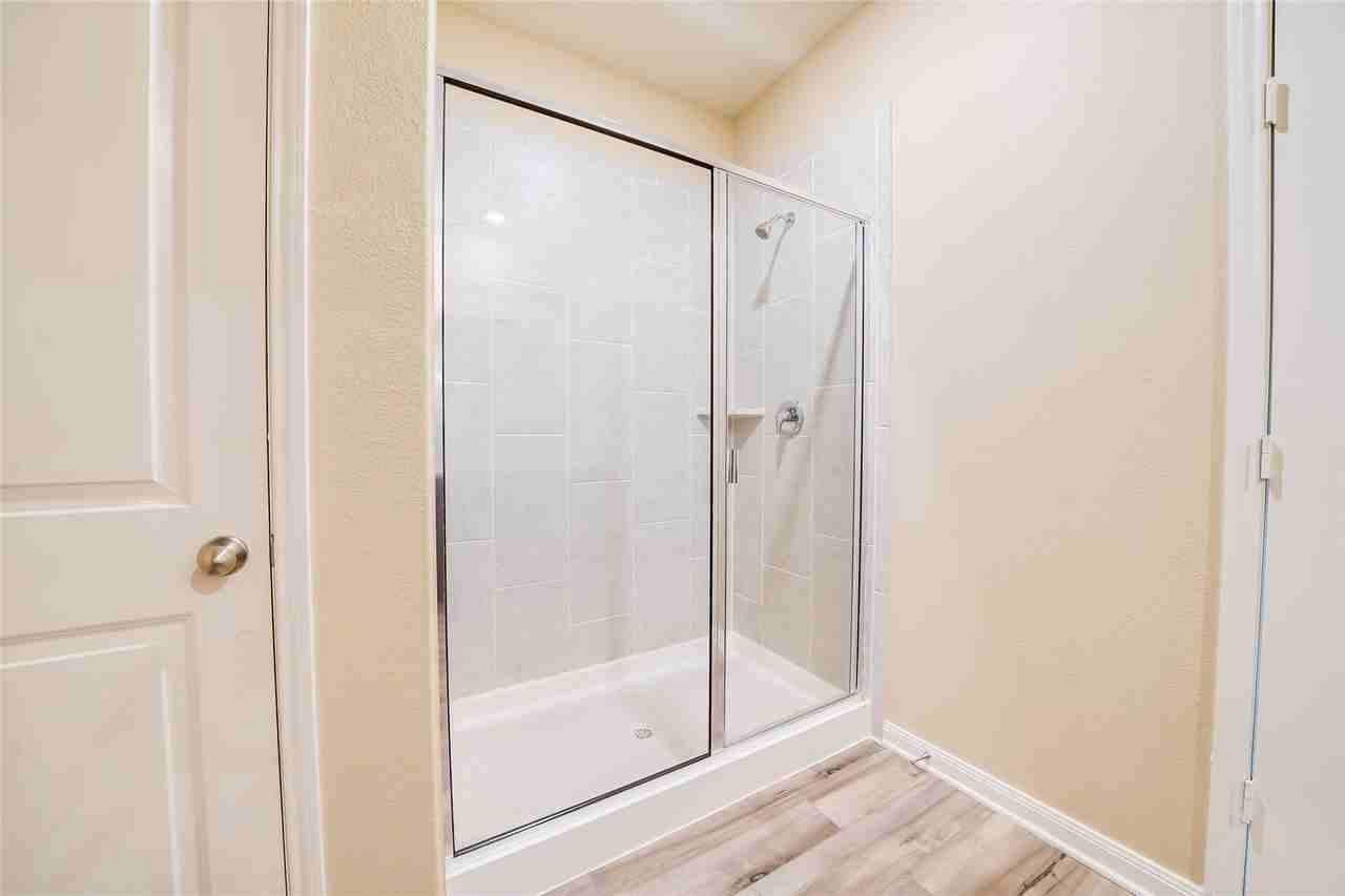 223 Garrett St - Photo 5 of 18
