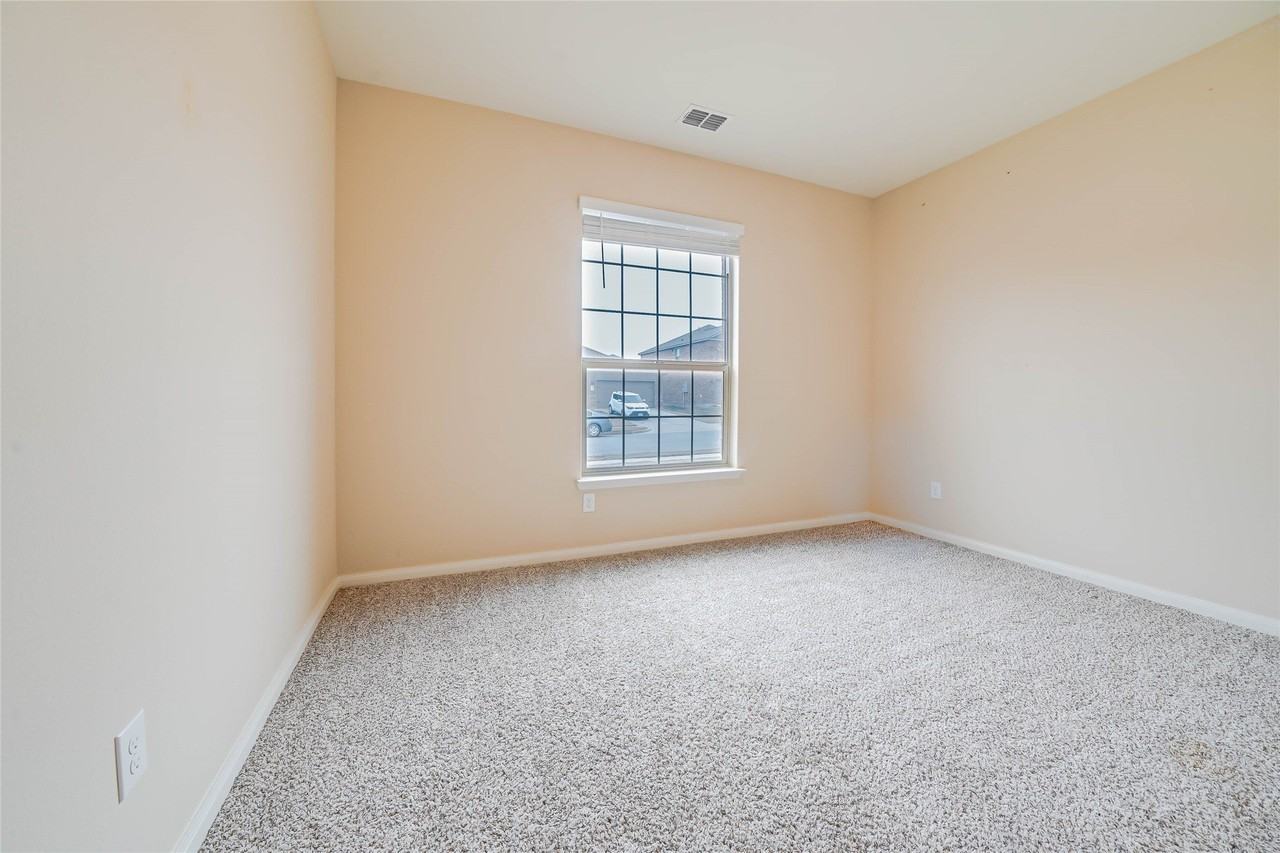 223 Garrett St - Photo 6 of 18