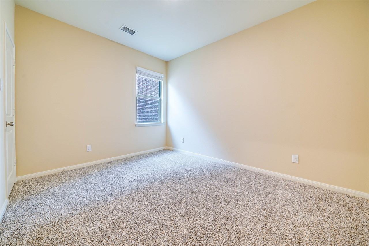 223 Garrett St - Photo 7 of 18