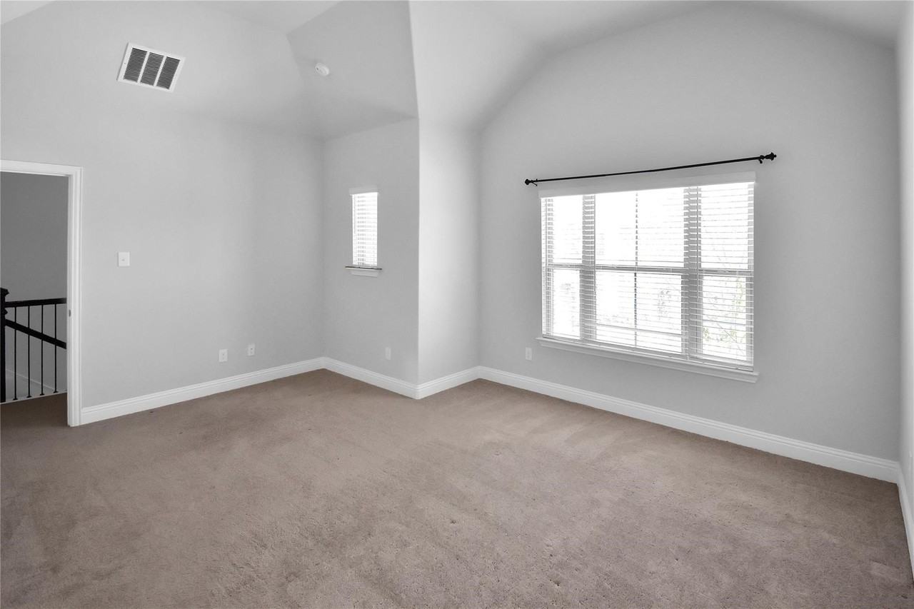 6162 Blythe Dr - Photo 3 of 7