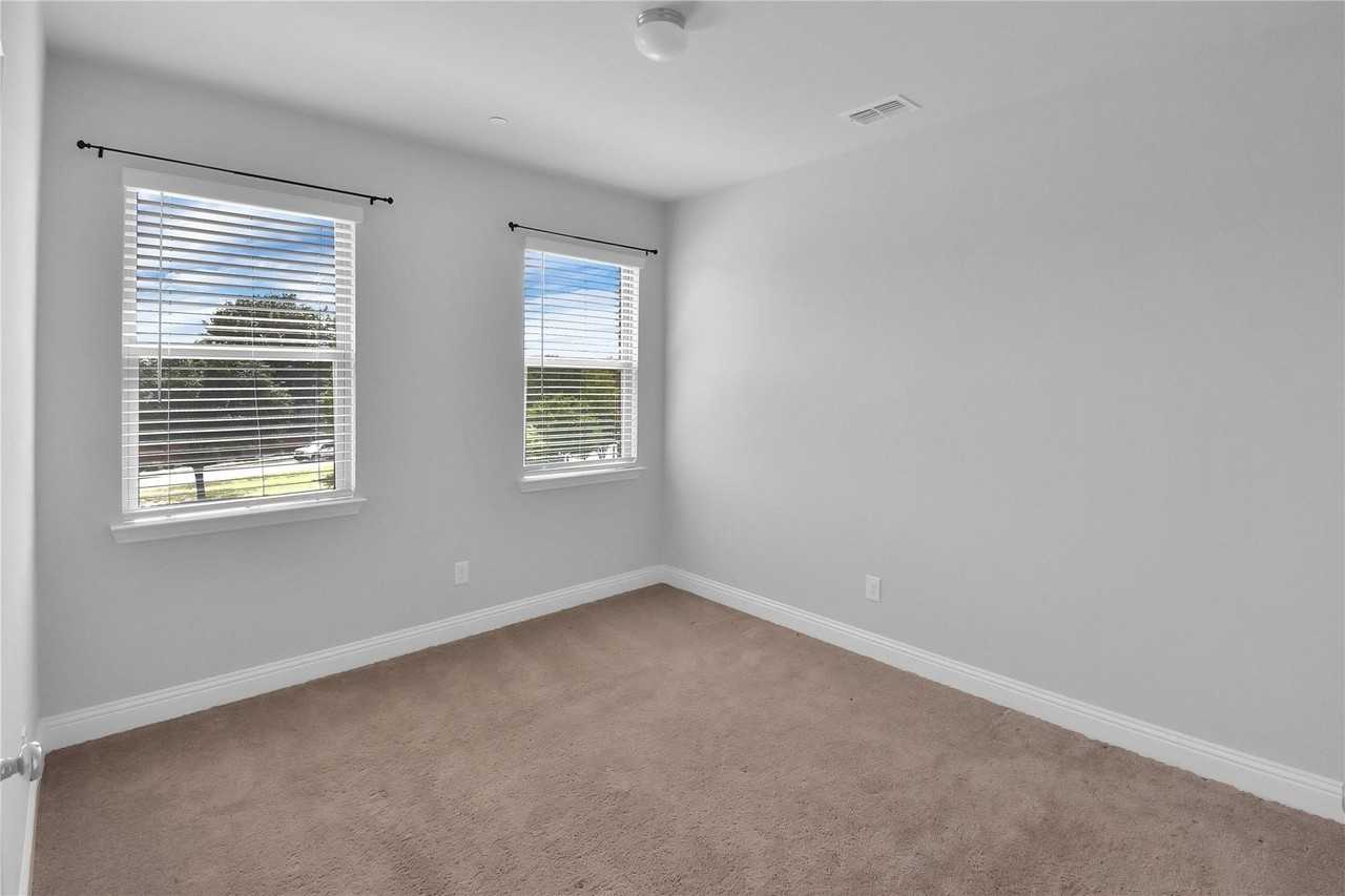 6162 Blythe Dr - Photo 5 of 7