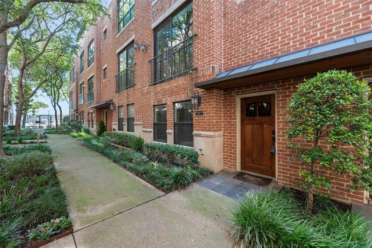 2411 N Hall St - Photo 2 of 20