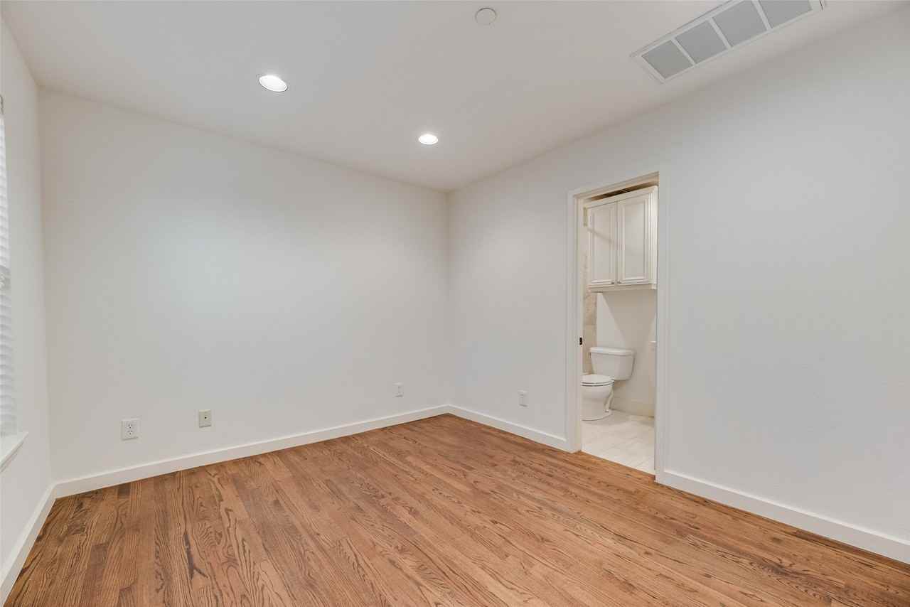 2411 N Hall St - Photo 5 of 20