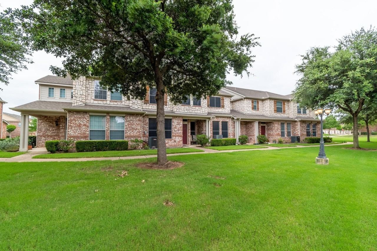 2731 Olympic Park Dr - Photo 4 of 37