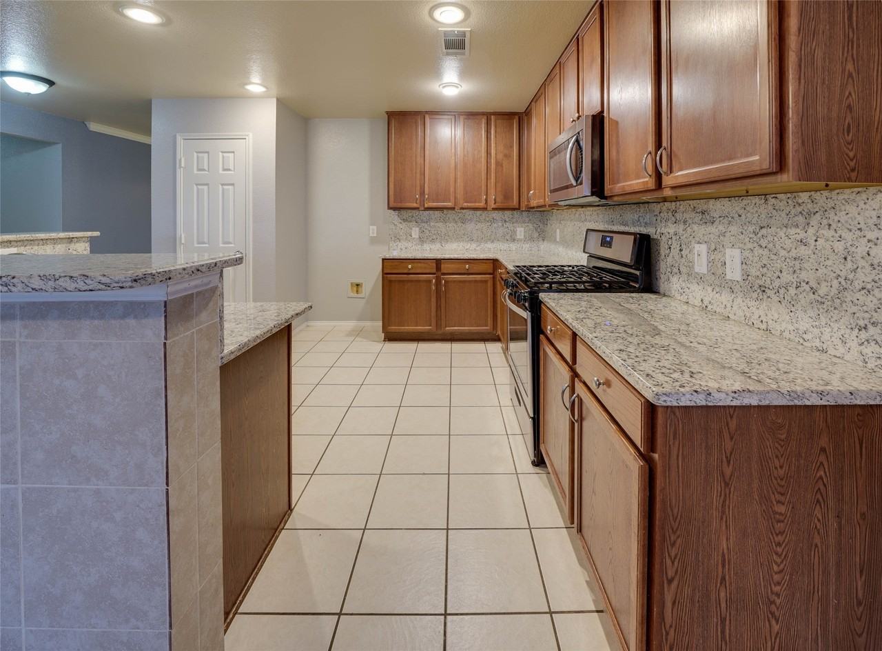 506 Hickory Ln - Photo 2 of 27
