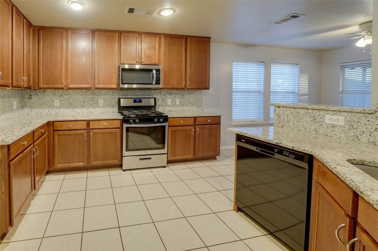 506 Hickory Ln - Photo 3 of 27