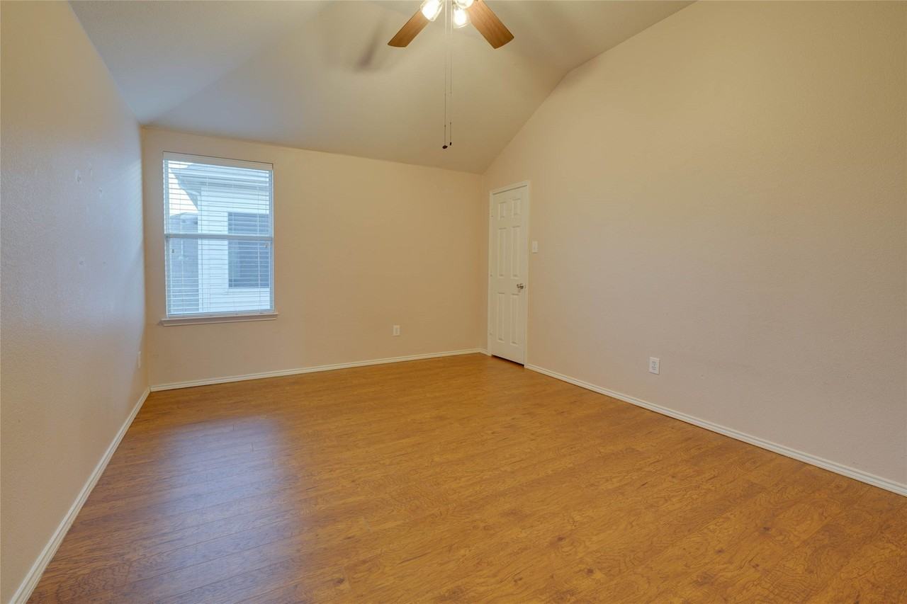 506 Hickory Ln - Photo 5 of 27