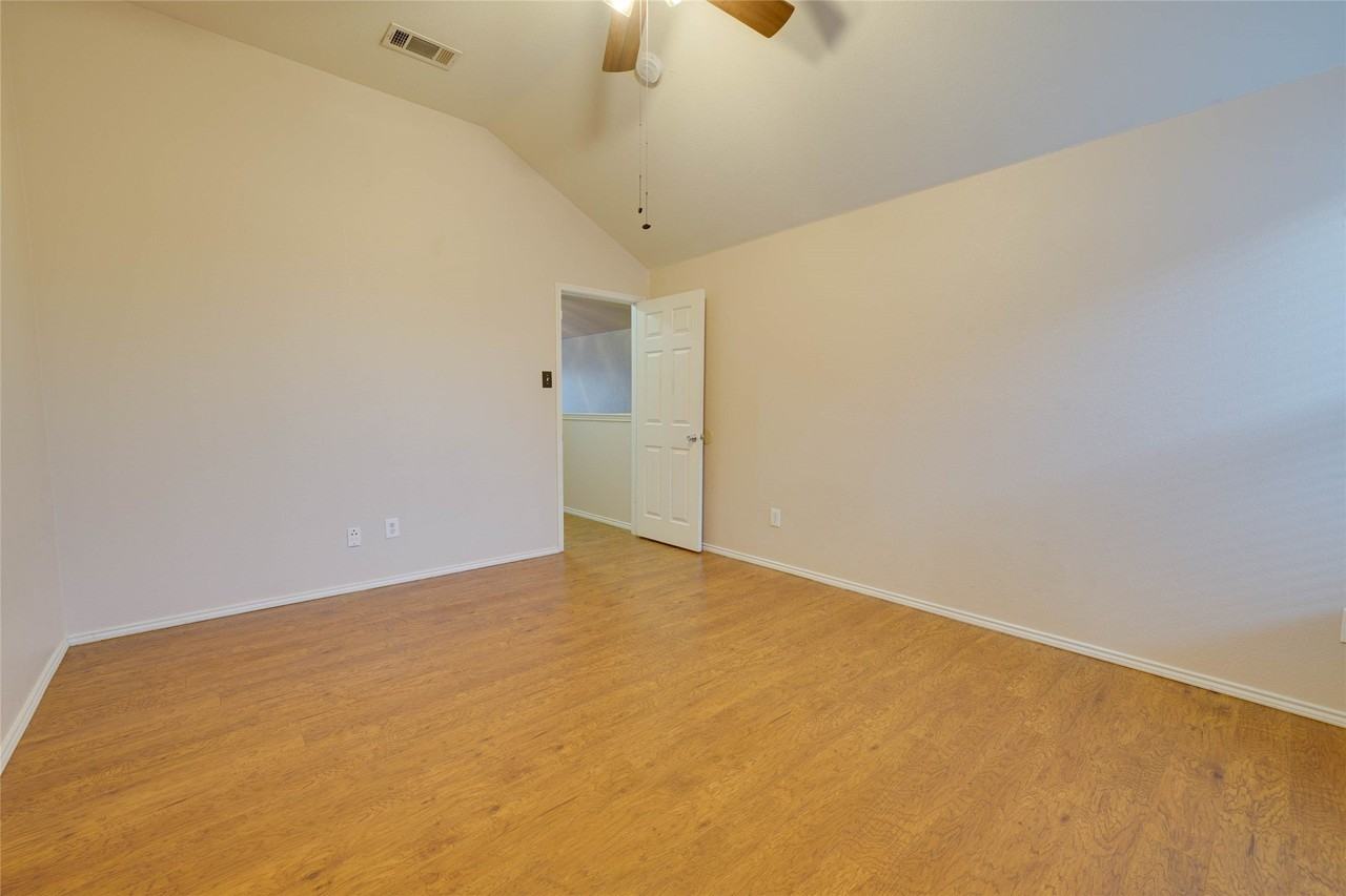 506 Hickory Ln - Photo 6 of 27
