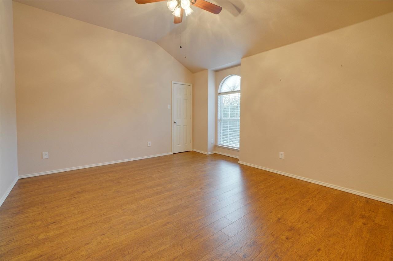 506 Hickory Ln - Photo 7 of 27