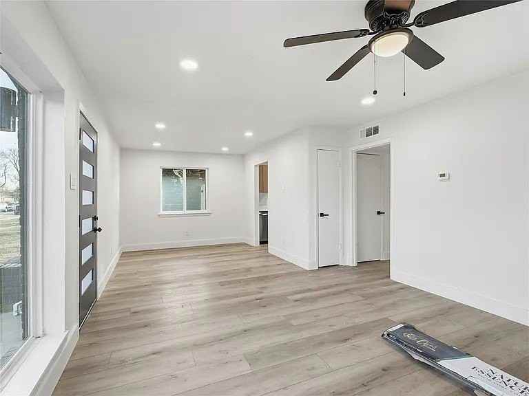 1729 R Ave #1729 - Photo 4 of 14