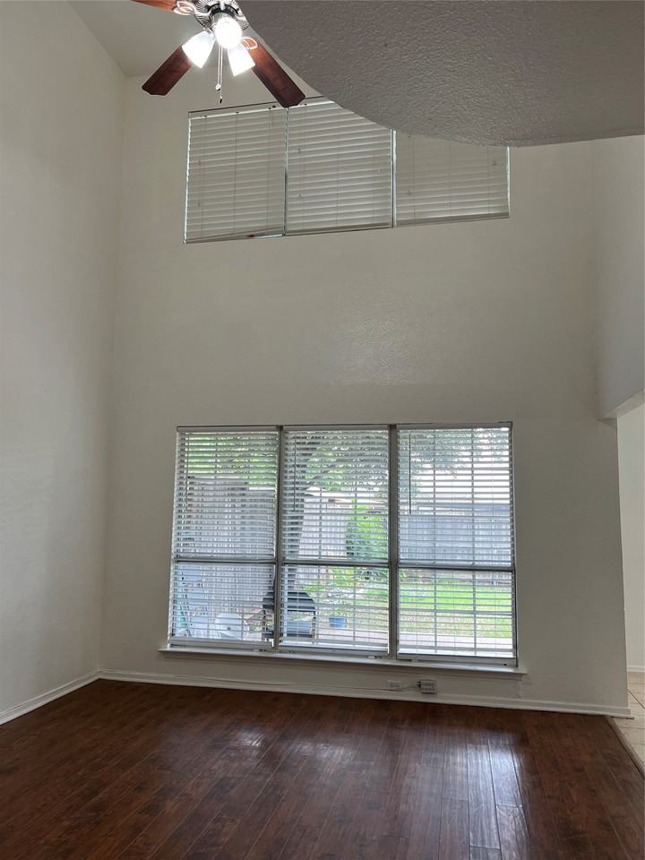 12828 Woodbend Ct - Photo 2 of 35