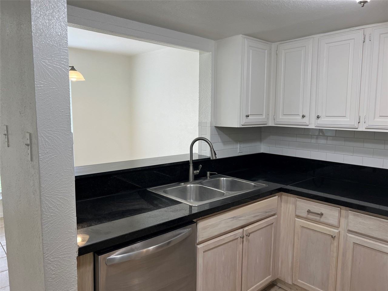 12828 Woodbend Ct - Photo 3 of 35