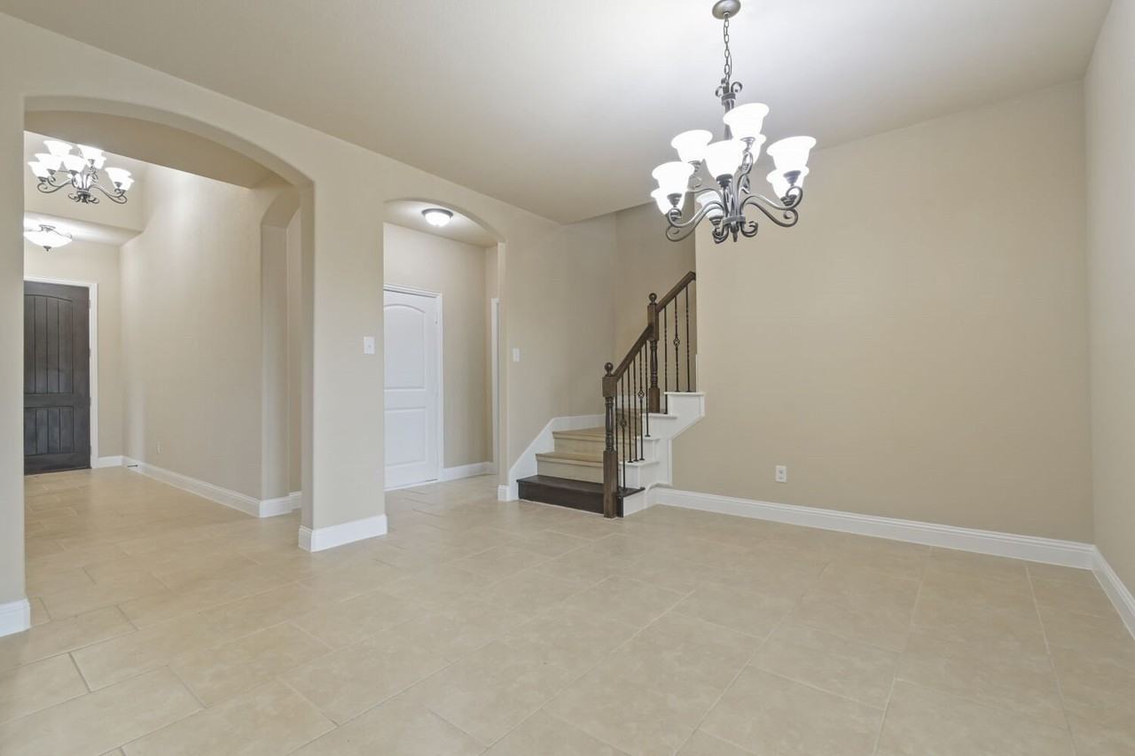 237 Frontier Dr - Photo 4 of 16