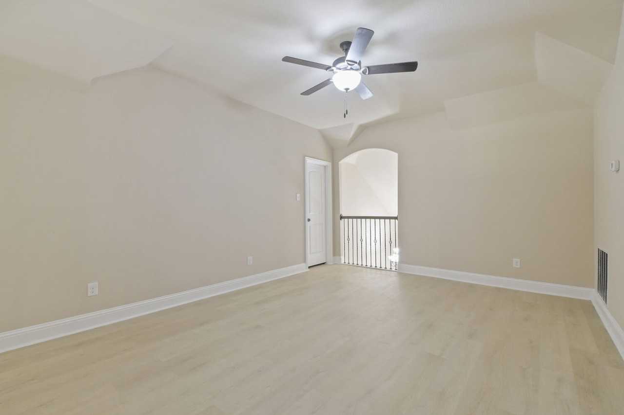 237 Frontier Dr - Photo 5 of 16