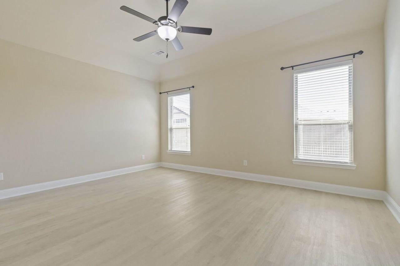 237 Frontier Dr - Photo 6 of 16