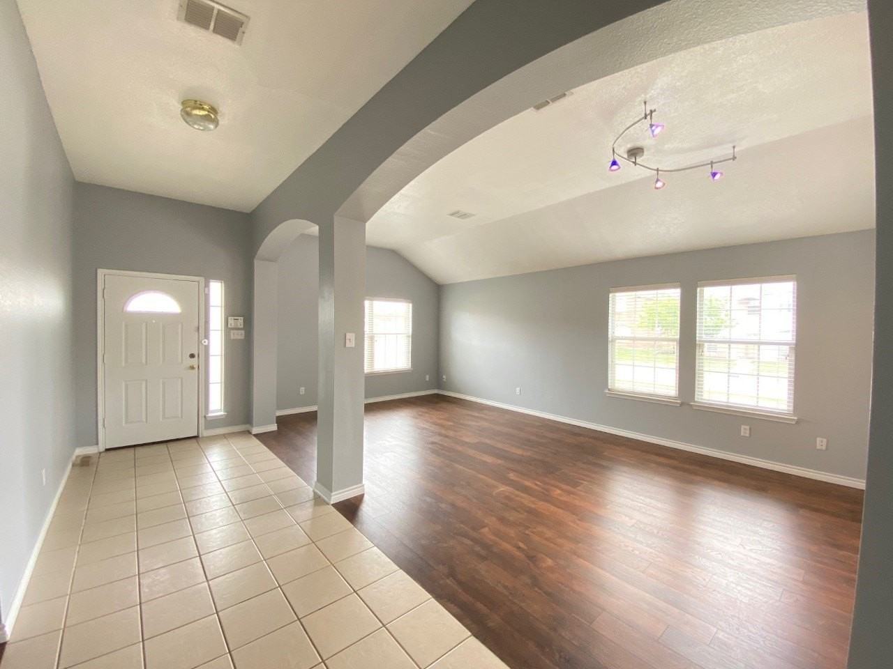 1328 Falcon Holw - Photo 2 of 22