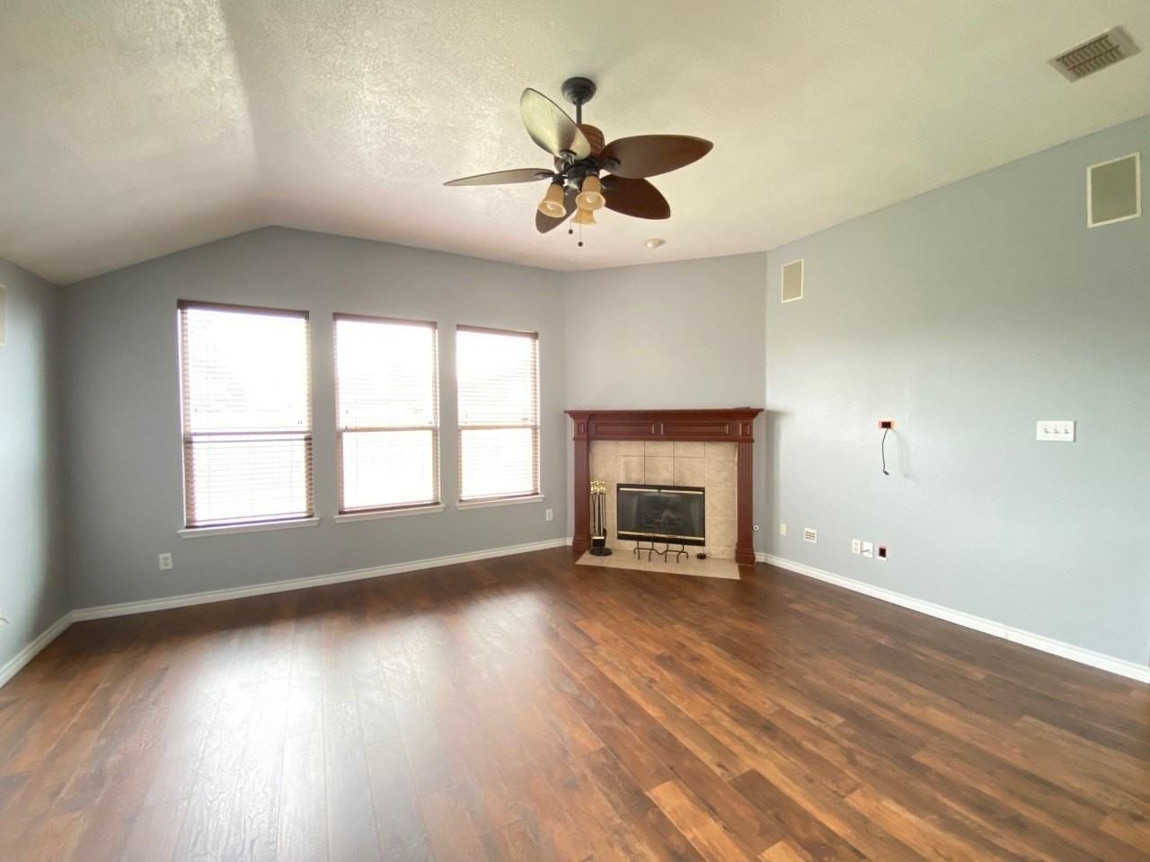 1328 Falcon Holw - Photo 4 of 22