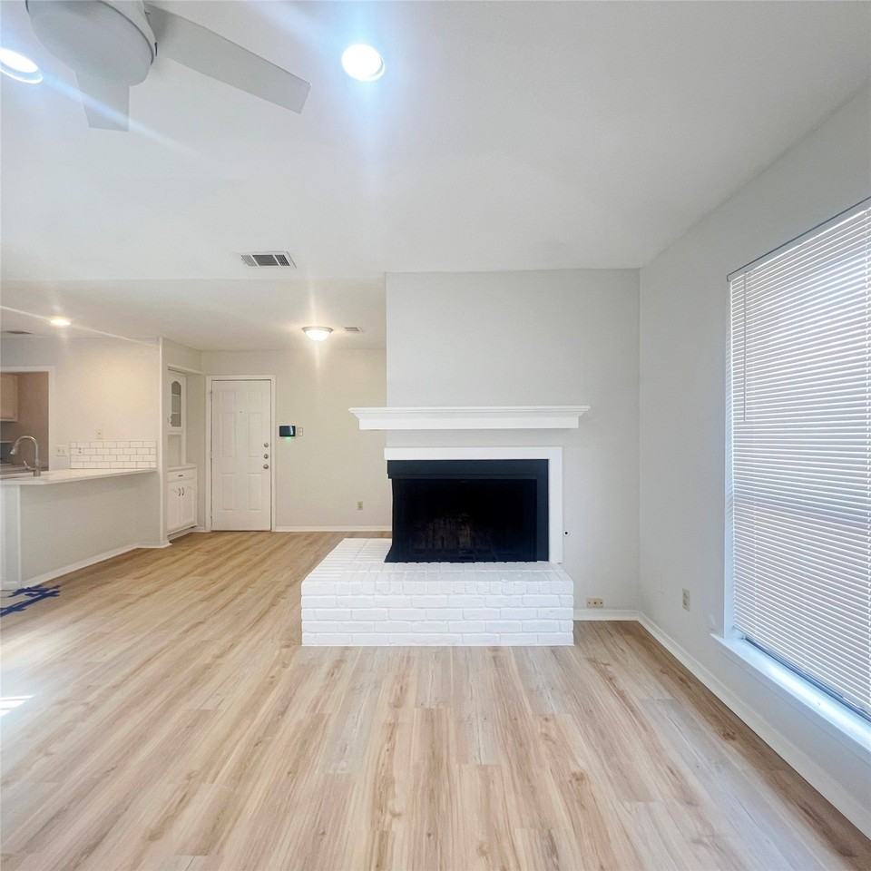 3037 Airhaven St - Photo 2 of 14