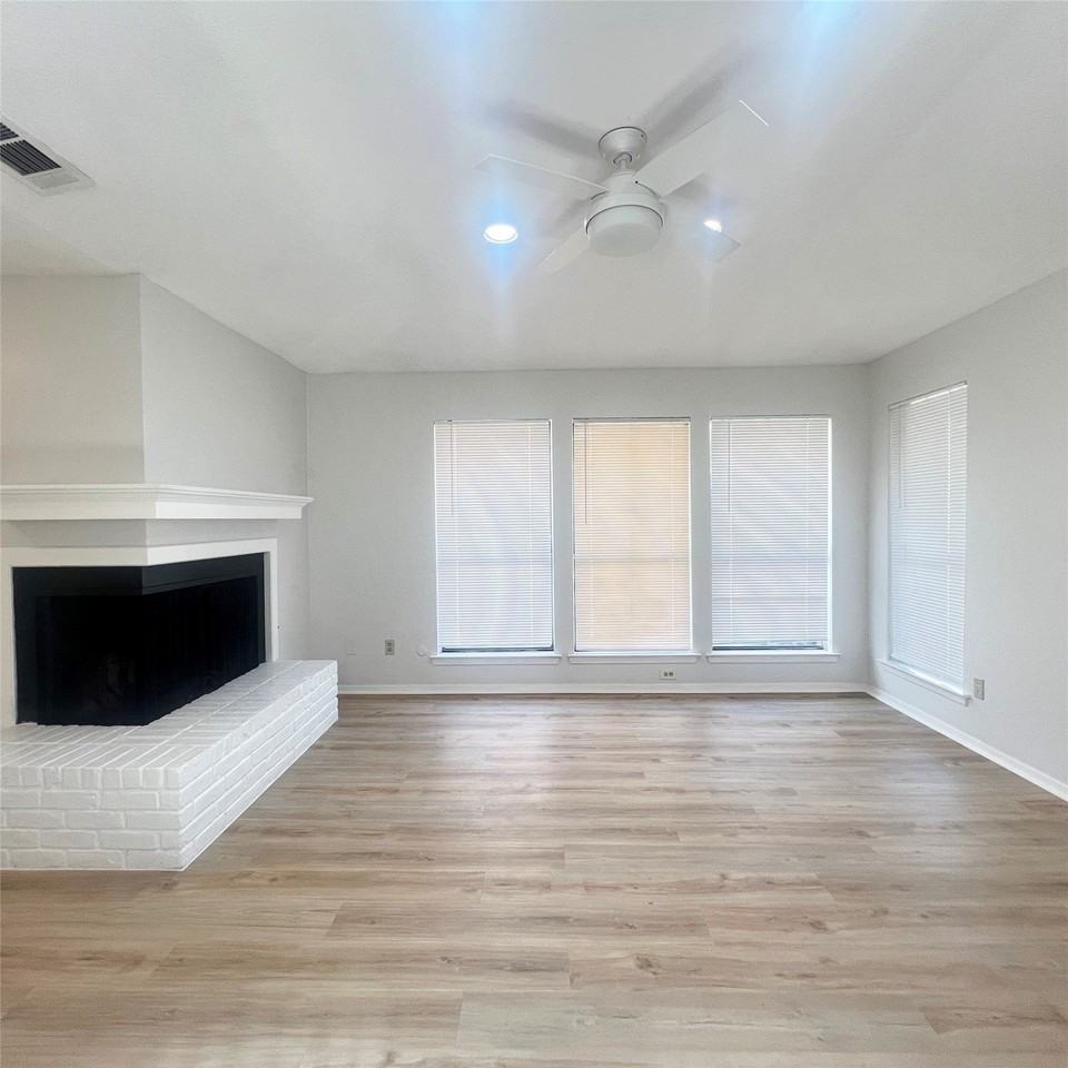 3037 Airhaven St - Photo 3 of 14