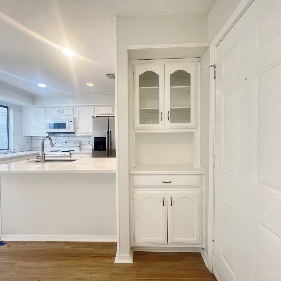 3037 Airhaven St - Photo 4 of 14