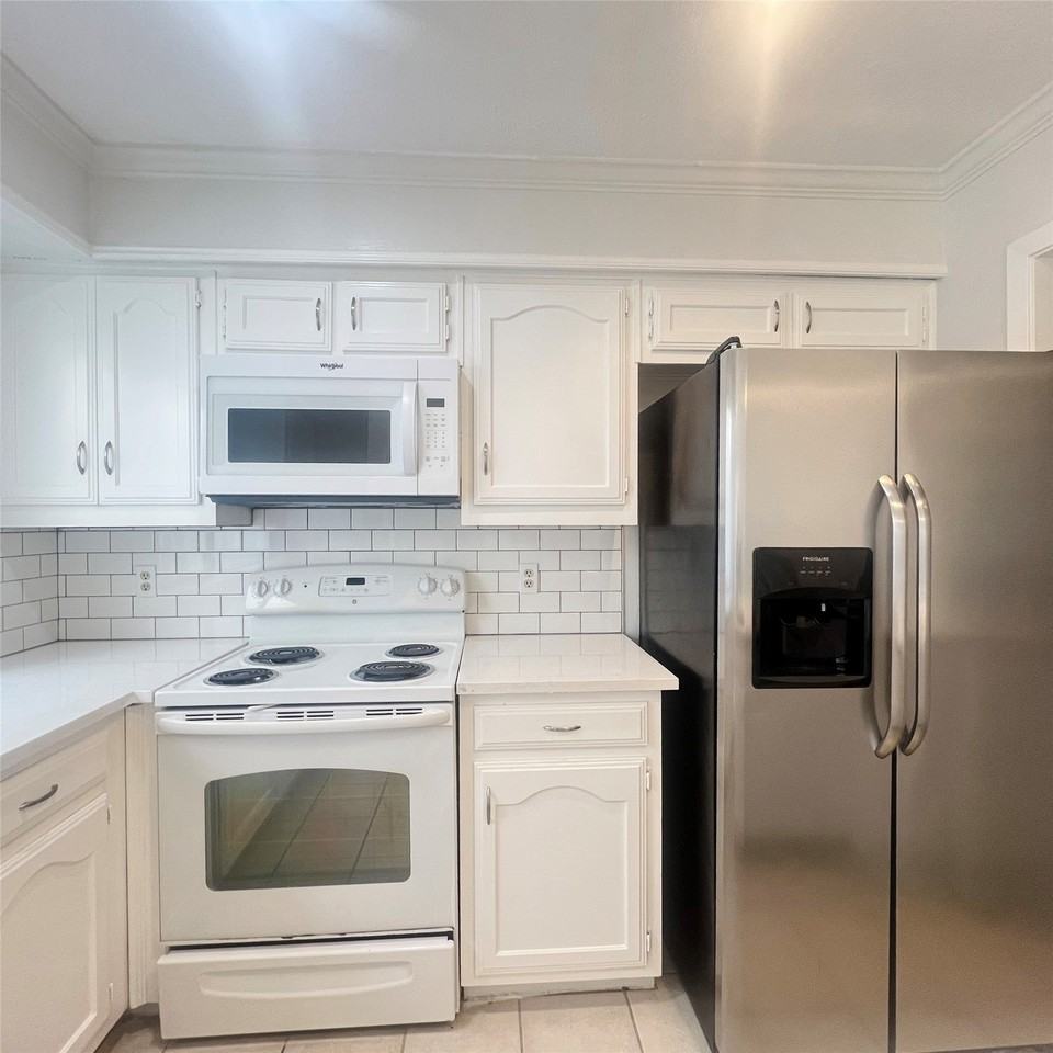 3037 Airhaven St - Photo 5 of 14