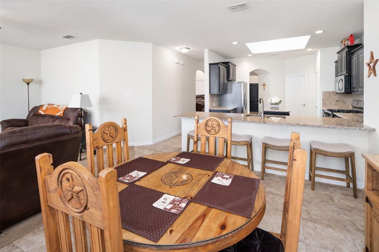 1309 Canary Ln - Photo 5 of 20