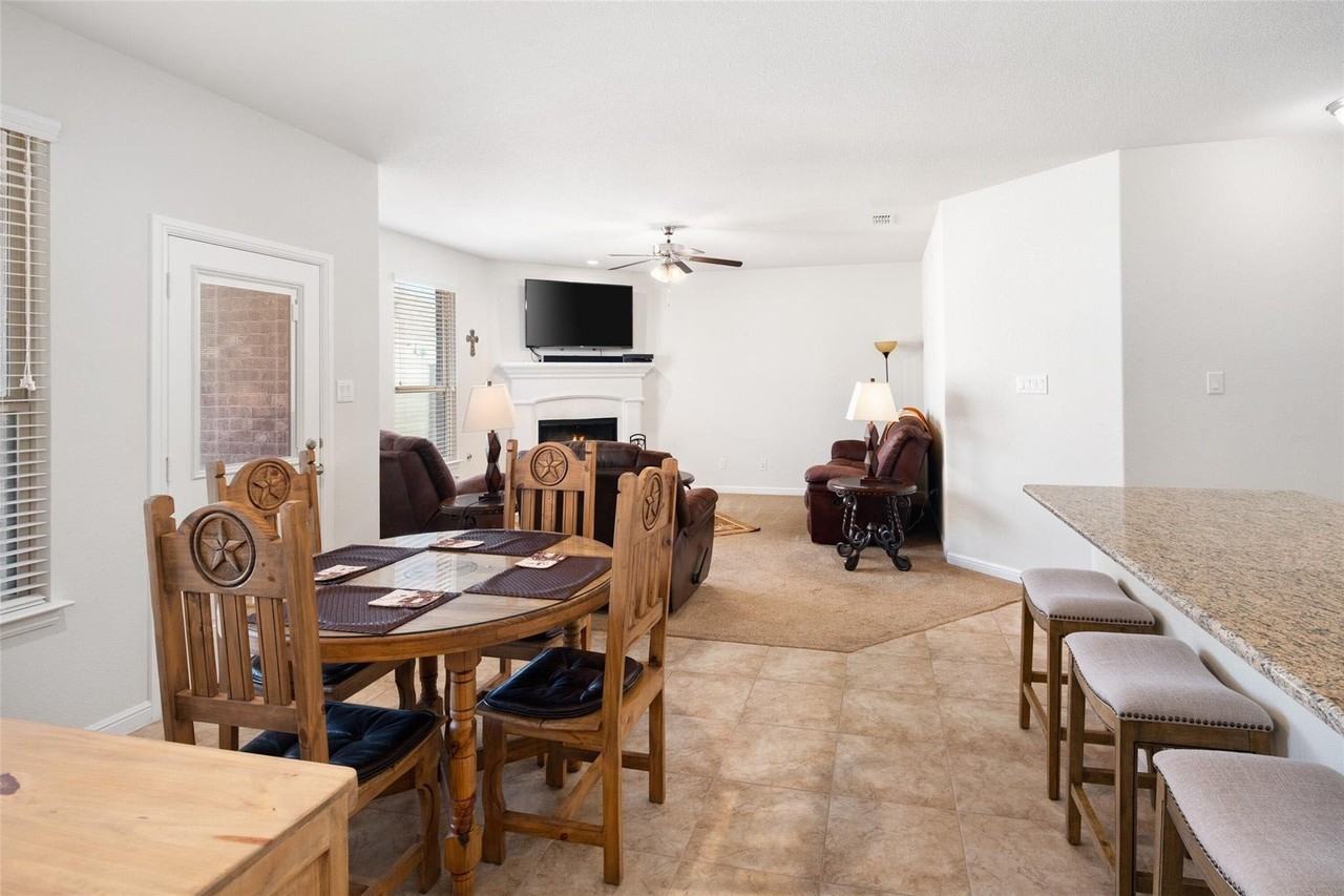 1309 Canary Ln - Photo 6 of 20