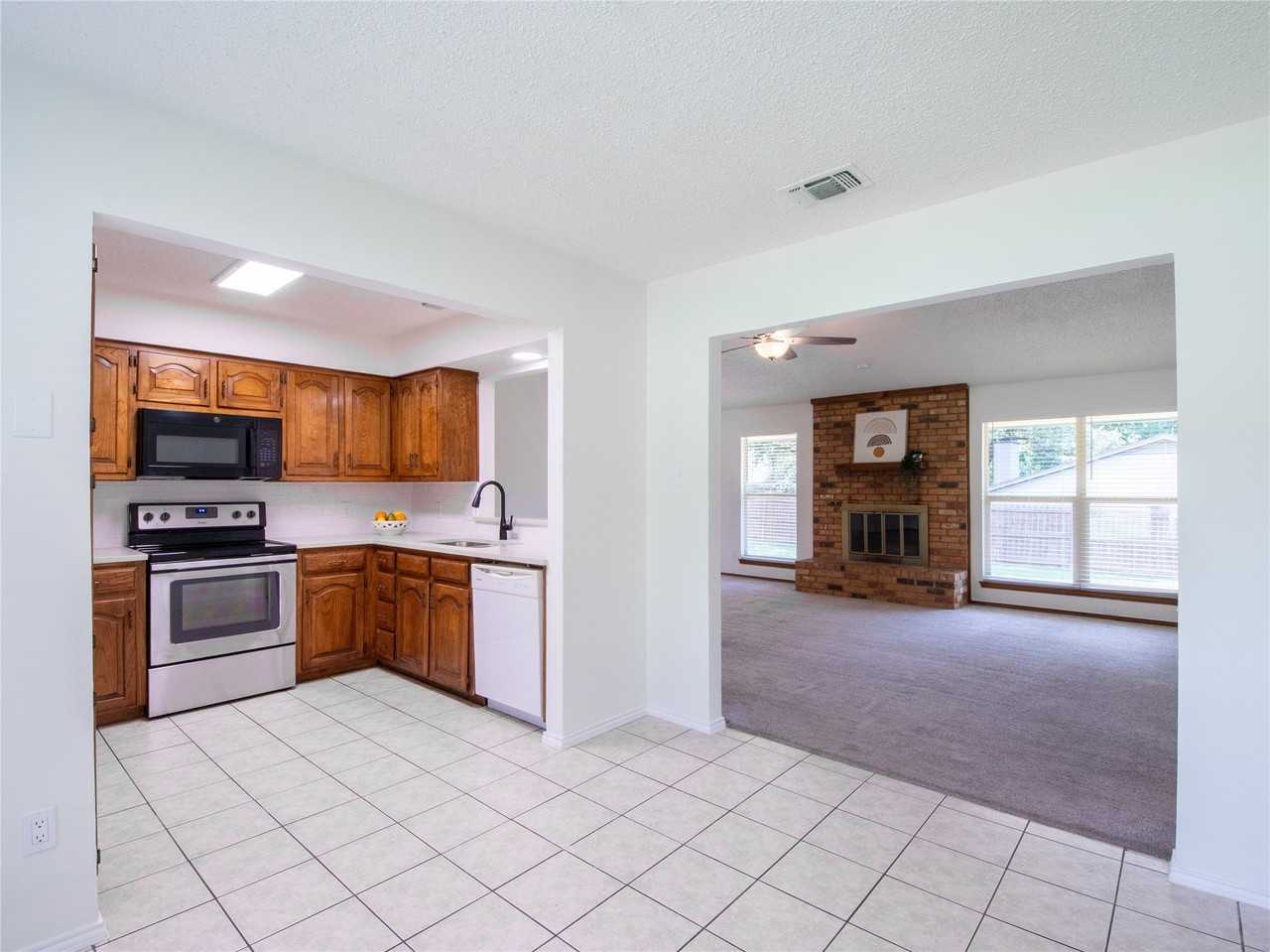1719 Sagebrush Trl - Photo 7 of 30