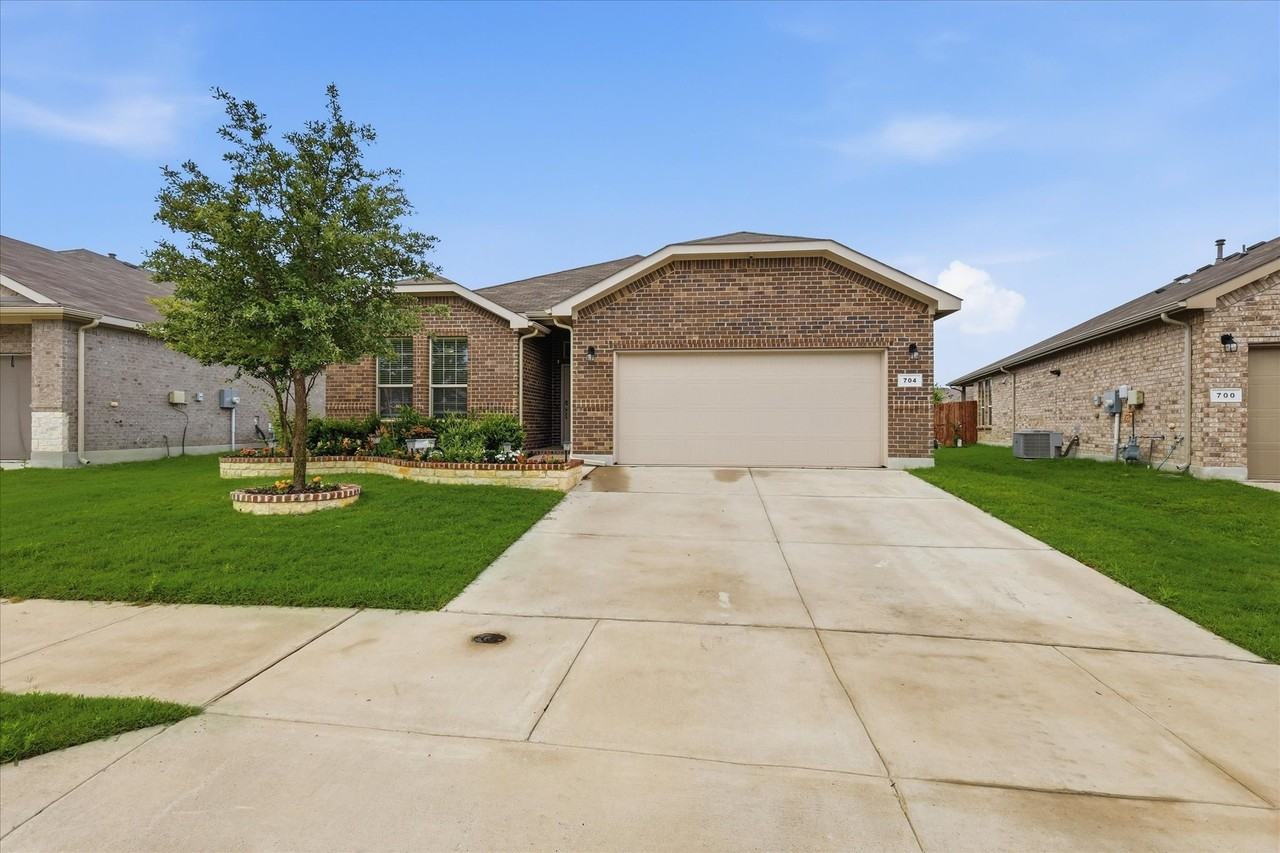 704 Wilmott Ter - Photo 3 of 31