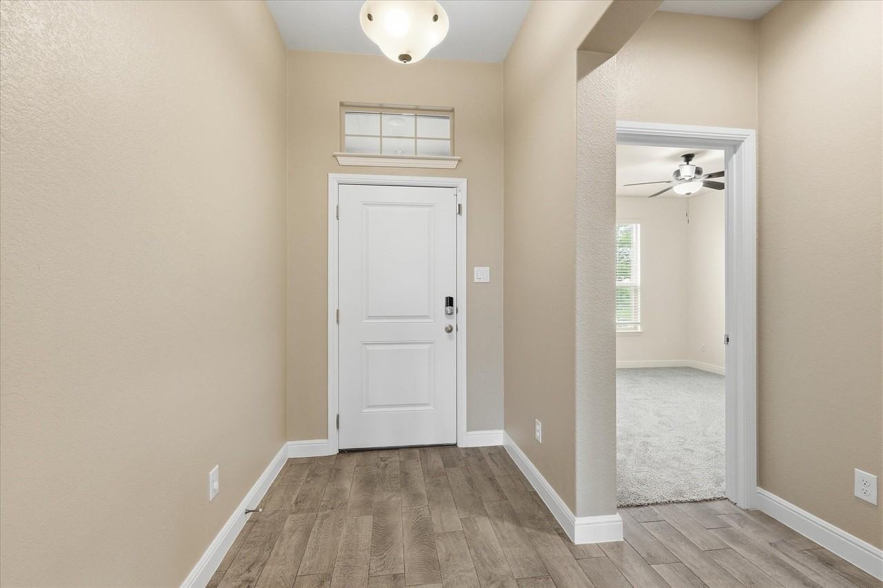 704 Wilmott Ter - Photo 4 of 31