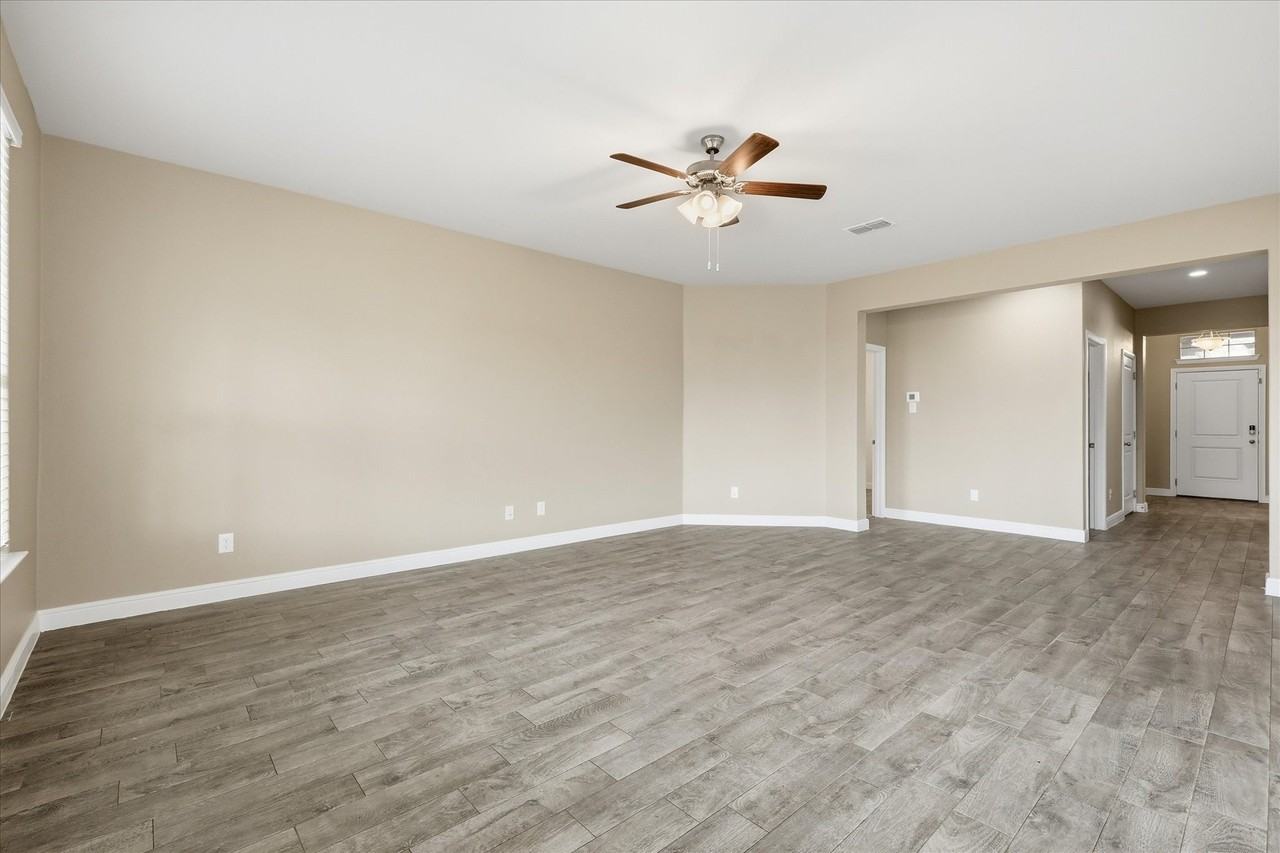 704 Wilmott Ter - Photo 6 of 31