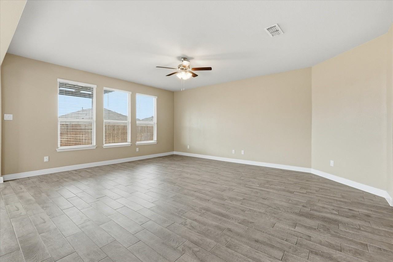 704 Wilmott Ter - Photo 7 of 31