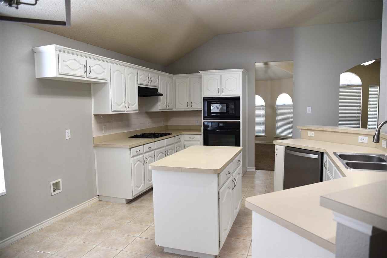 1526 Pebblestone Ct - Photo 5 of 28