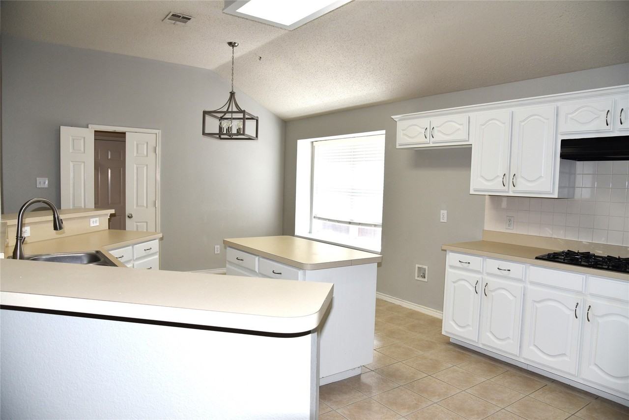 1526 Pebblestone Ct - Photo 6 of 28