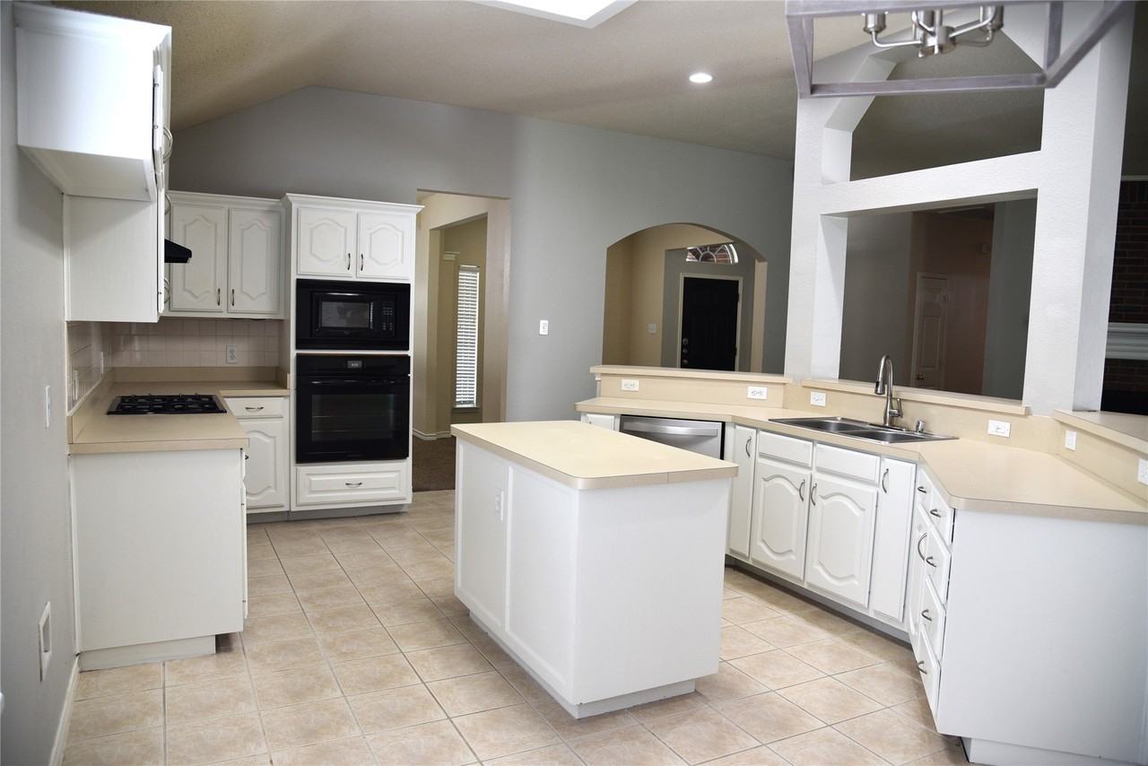 1526 Pebblestone Ct - Photo 7 of 28