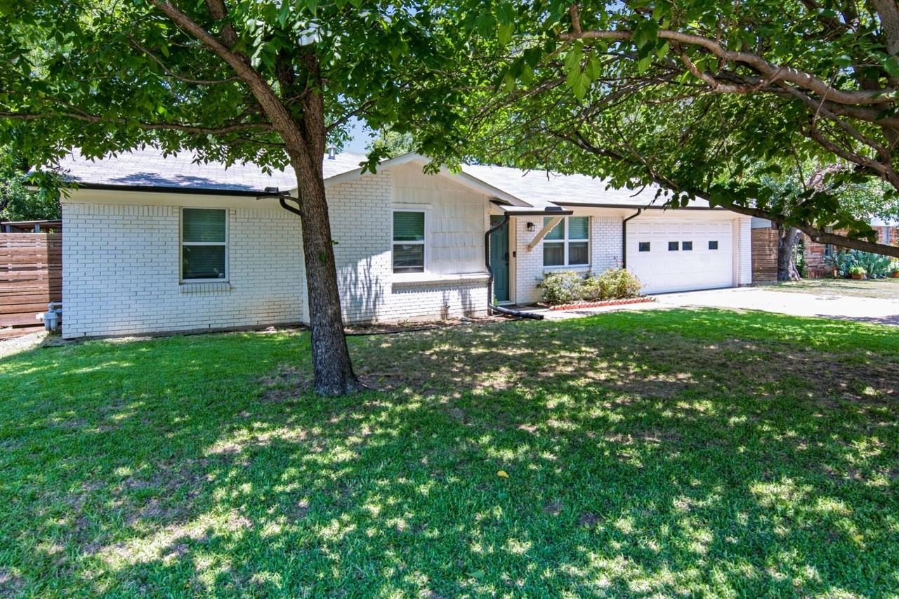 8005 Lazy Lane Rd - Photo 2 of 34