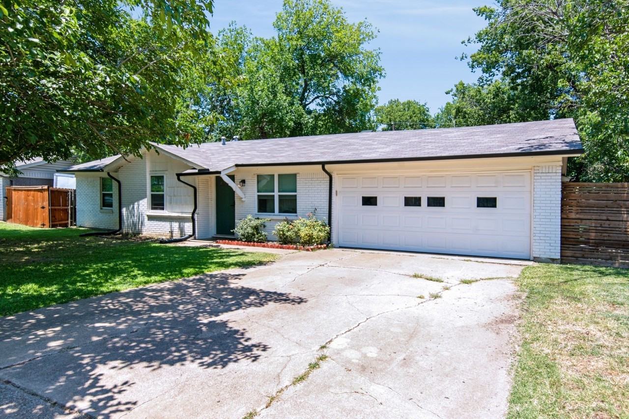 8005 Lazy Lane Rd - Photo 3 of 34