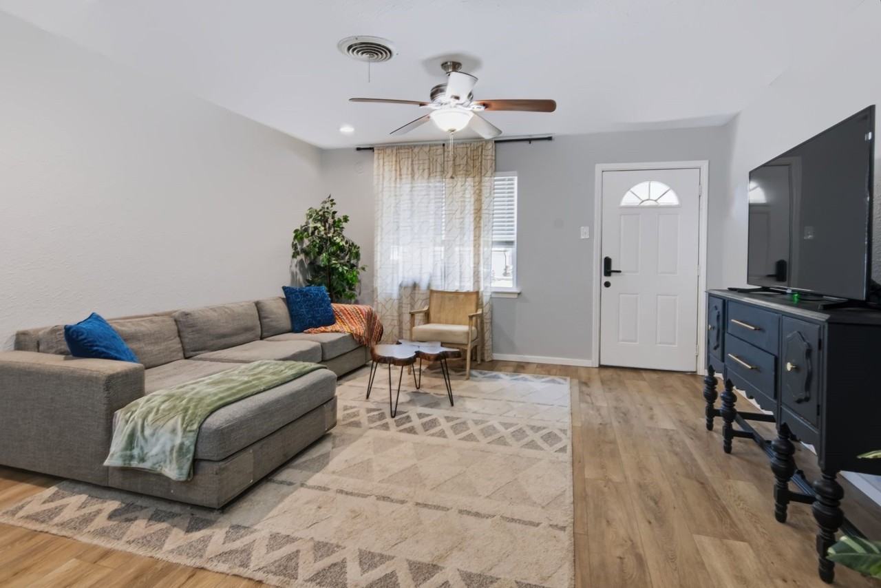 8005 Lazy Lane Rd - Photo 6 of 34