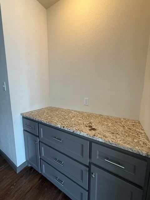 225 Scurry Ave - Photo 7 of 28