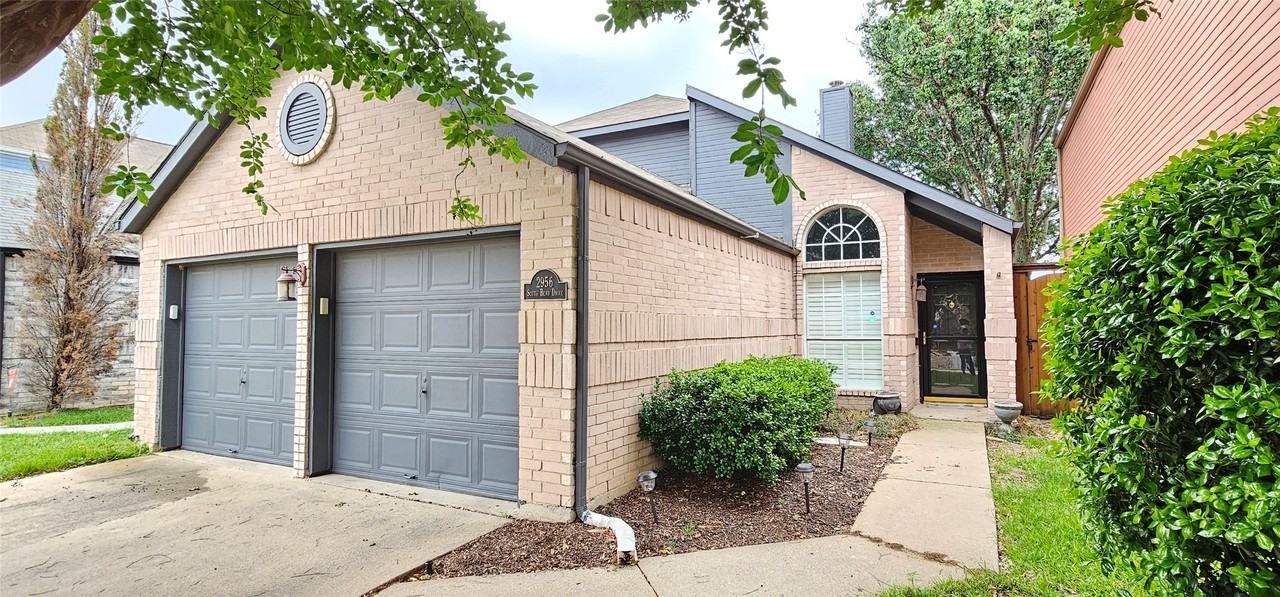 2956 S Bend Dr - Photo 2 of 29