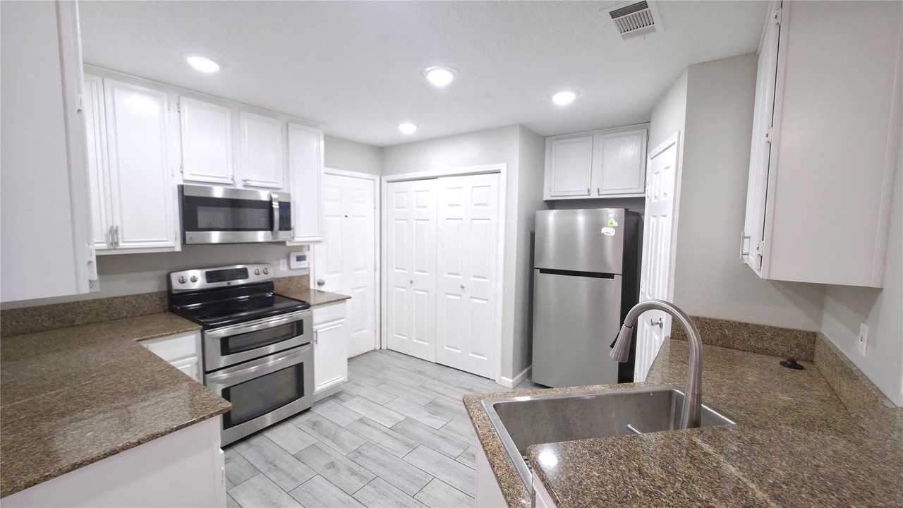 2956 S Bend Dr - Photo 6 of 29