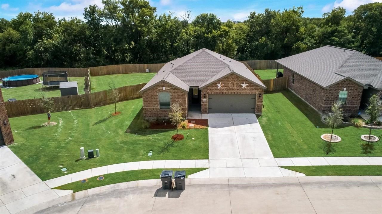 1503 Hill Top Ct - Photo 2 of 37