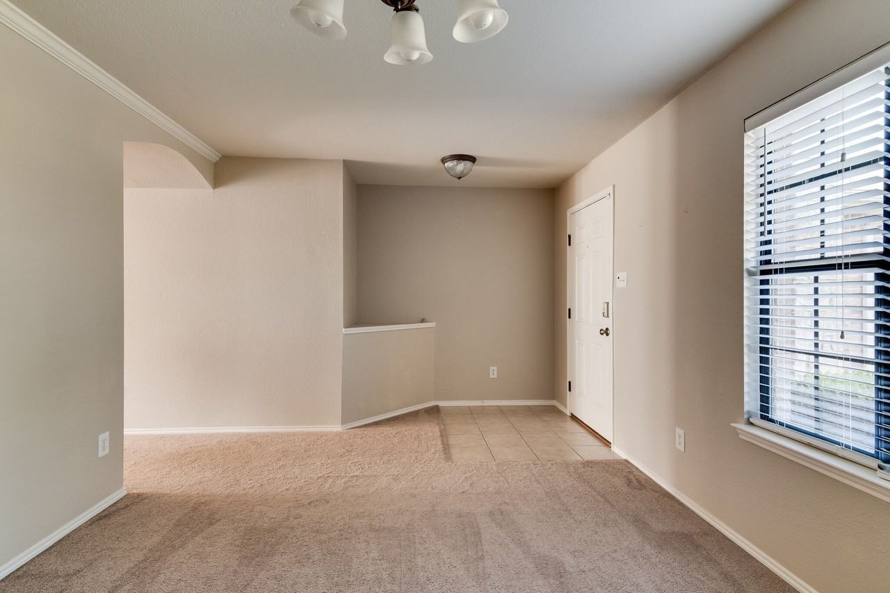 13048 Fencerow Rd - Photo 7 of 29