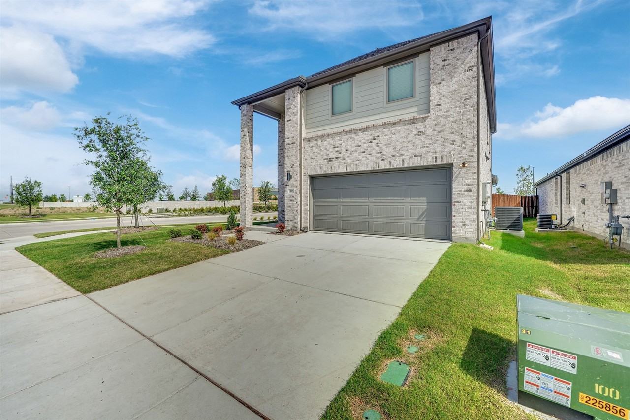 305 Millwood Rd - Photo 2 of 34