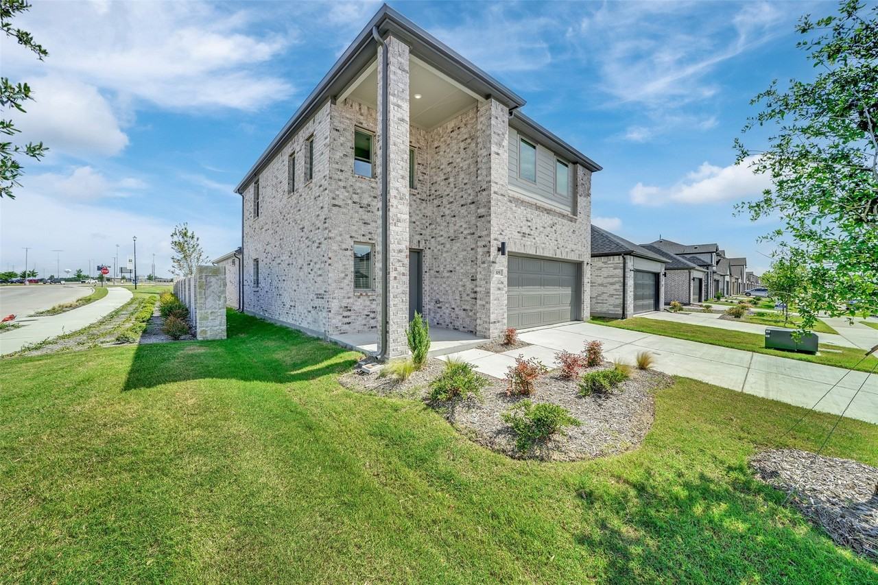 305 Millwood Rd - Photo 3 of 34