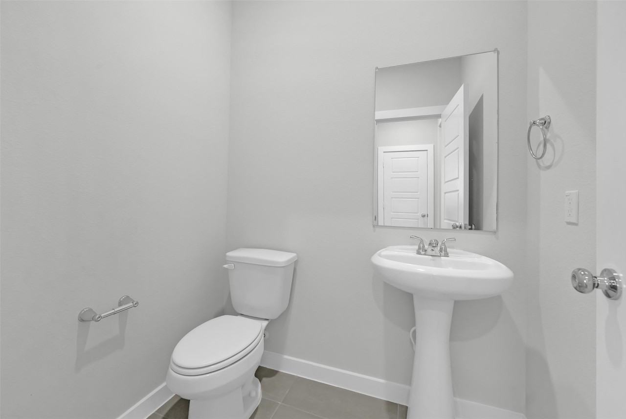 305 Millwood Rd - Photo 6 of 34