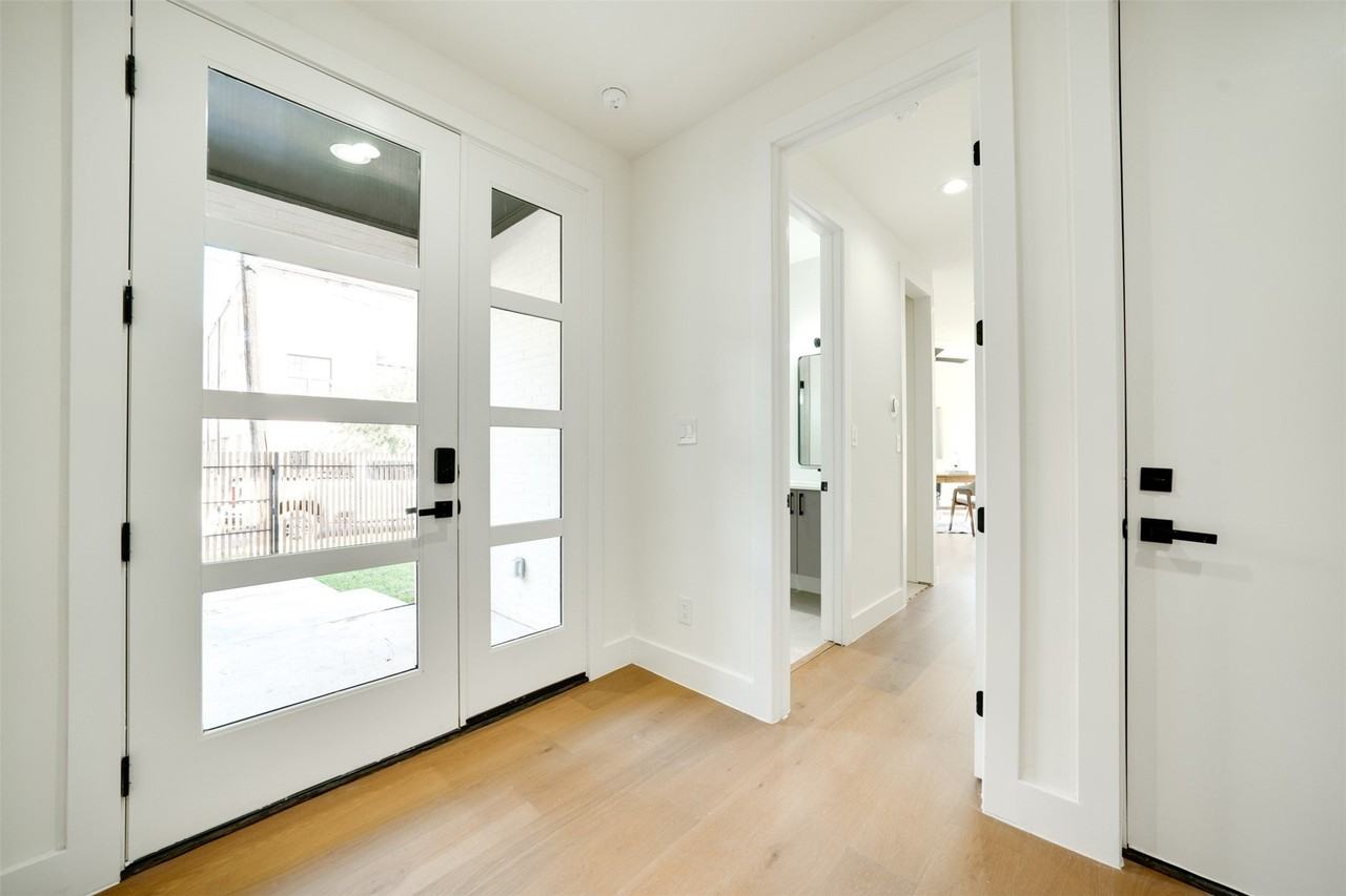 3825 Munger Ave - Photo 6 of 34